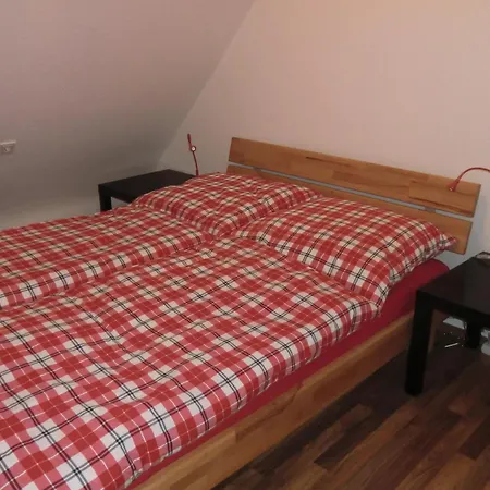 Zum Leuchtturm Burhave